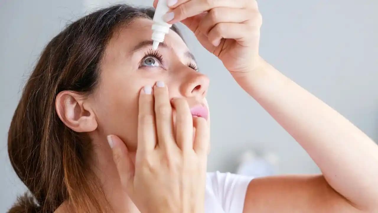 İzotonik Serumla Göz Yıkama: Doğru Kullanım ve Göz Sağlığı İçin Öneriler