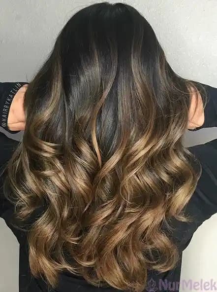 Koyu Karamel Saç Rengi: Sıcak Tonlar, Uygulama Teknikleri ve Bakım Önerileri