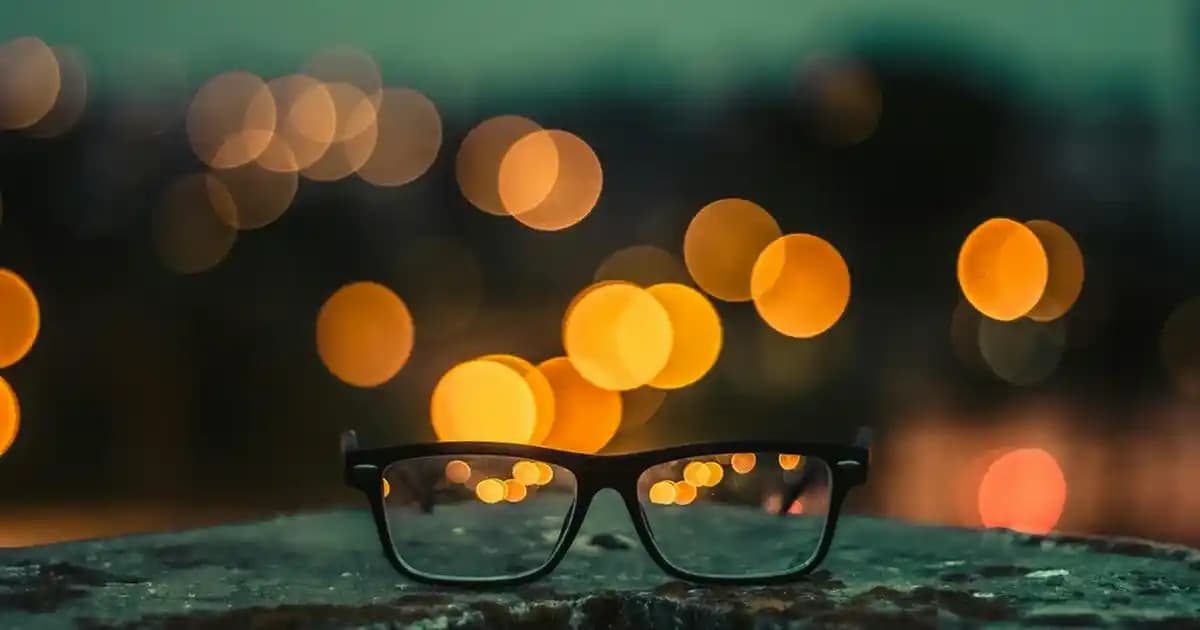 Koyu Kum Beji Saç Rengi: Doğal Tonlarıyla Şık ve Uyumlu Saç Rengi Seçenekleri