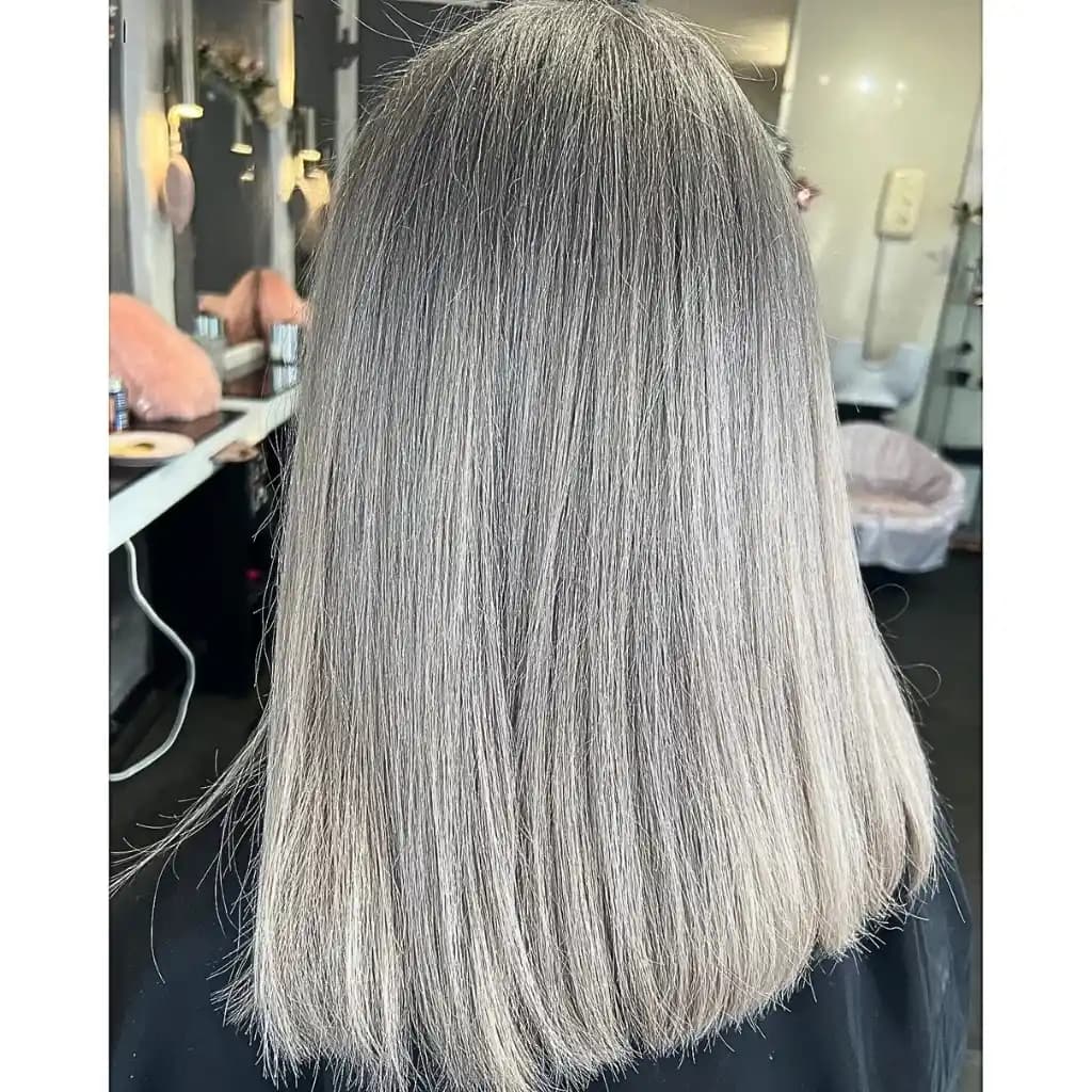 Küllü Gri Renk: Güzellik ve Kozmetikte Modern ve Çok Yönlü Bir Trend