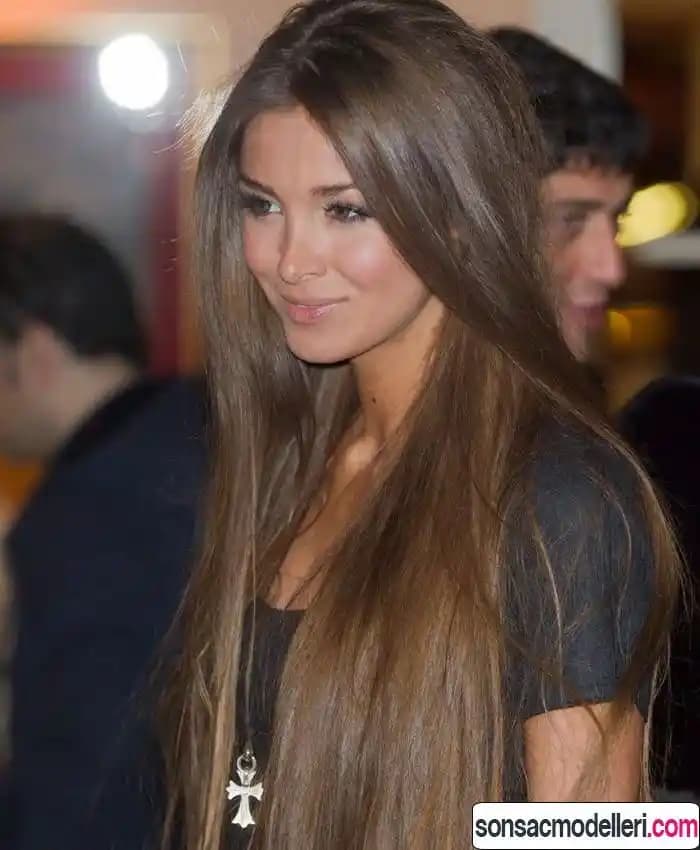 Küllü Kumral Kahve Saç Rengi: Doğallık ve Şıklığı Yansıtan Trend Tonlar