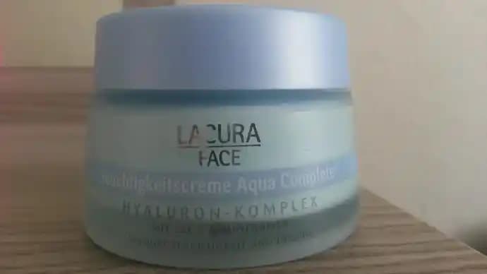 Lacura Krem: Doğal İçerikli, Hassas Ciltler İçin Etkili Nemlendirici ve Besleyici Krem