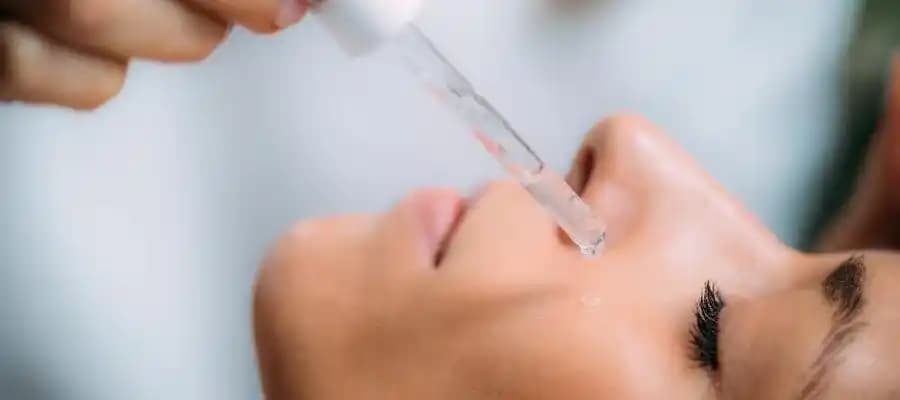 Laktik Asidin Ciltteki Faydaları ve Doğru Kullanım Rehberi: Cilt Yenileme ve Nemlendirme