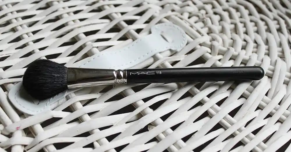 MAC Allık Fırçası: Doğal ve Profesyonel Makyaj İçin Kusursuz Araç