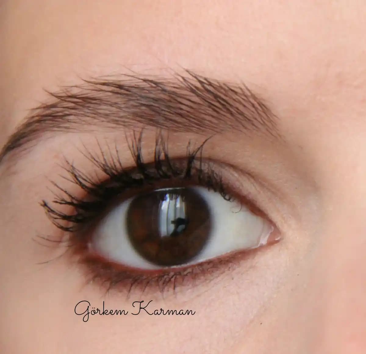 Mac Kızıl Kahve Göz Kalemi ile Sıcak ve Derin Göz Makyajı Deneyimi