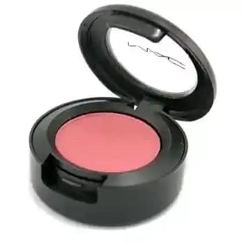 Mat Farlar: Doğal Görünüm ve Derinlik Sağlayan Makyajın Vazgeçilmezi