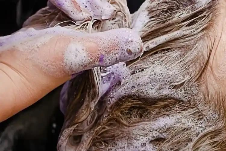 Mor Şampuan Etkisi Ne Zaman Geçer? Sarı Saçlarda Renk Koruma Rehberi