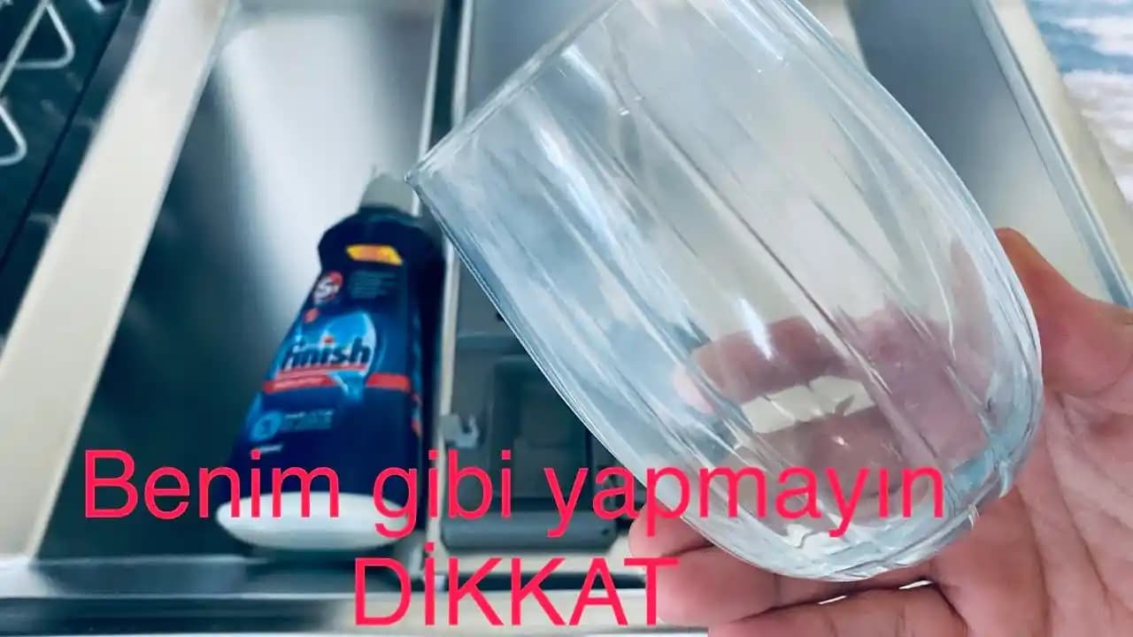 Parlatıcı Nereye Konur? Doğru Uygulama ile Makyajda Kusursuz Işıltı