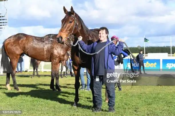 Ronay Sam: Doğal ve Sürdürülebilir Kişisel Bakım ve Güzellik Ürünleri Markası