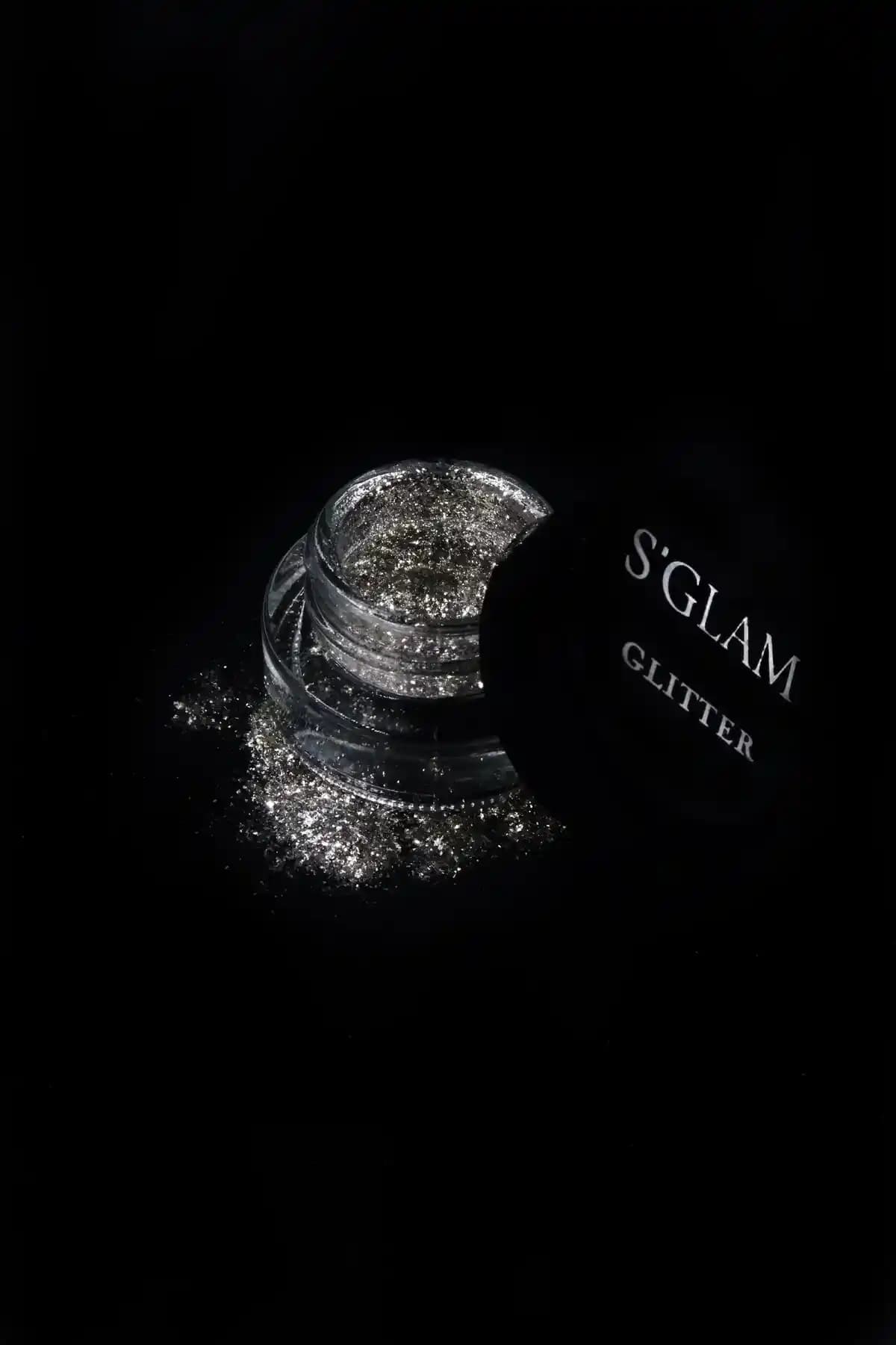 S Glam Glitter: 2024'ün Trend Işıltılı Makyaj Ürünü ve Uygulama Teknikleri