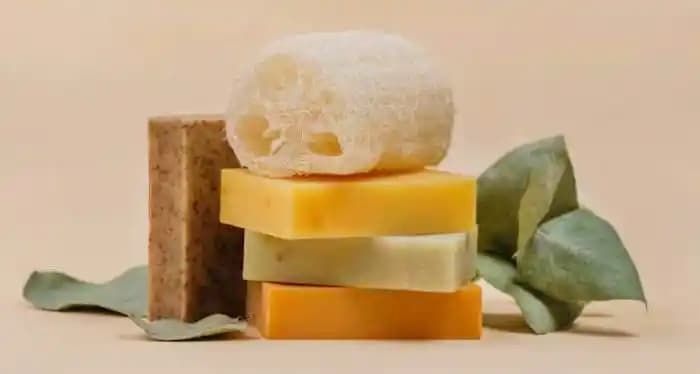 Sabunun Özellikleri ve Cilt Bakımındaki Rolü: Doğal ve Sentetik Sabunların Farkları