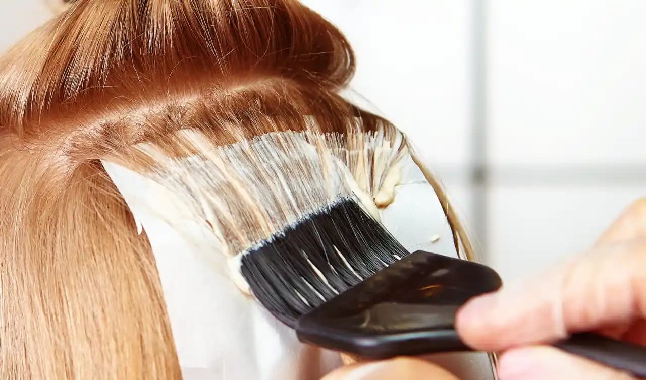 Saç Boyası Ne Kadar Kalır? Kalıcılığı Etkileyen Faktörler ve Uzun Süre Koruma Yöntemleri