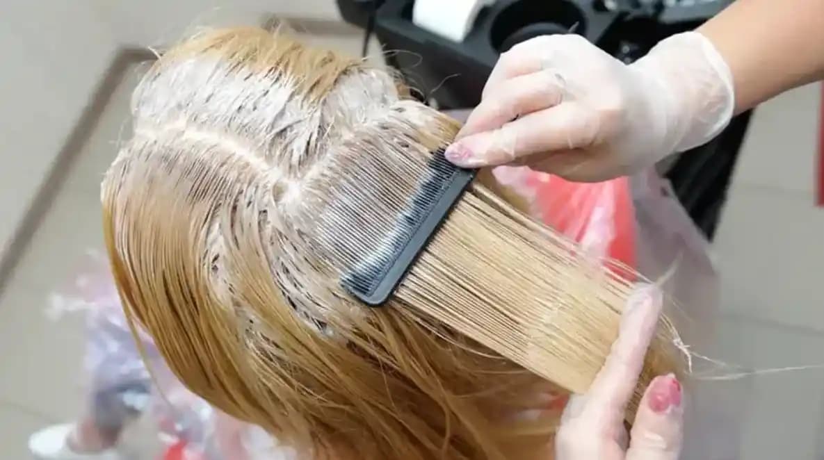 Saça Cila Atmanın Saç Parlaklığı ve Koruma Üzerindeki Etkileri ve Kullanım Rehberi