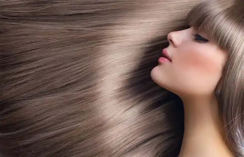 Saçı Doğal Yollarla Düzleştirme: Sağlıklı ve Parlak Saçlar İçin Etkili Yöntemler