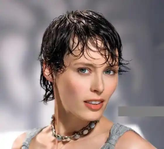 Saçı Islak Gösteren Köpük: Parlak ve Canlı Saçlar İçin Etkili Şekillendirici Ürün