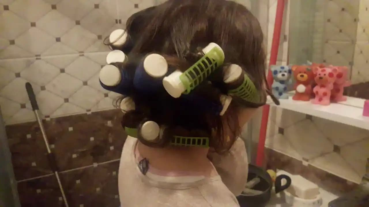 Saçı Kıvırcık Yapmanın Kolay Yolları ve Doğru Bakım Teknikleriyle Sağlıklı Görünüm