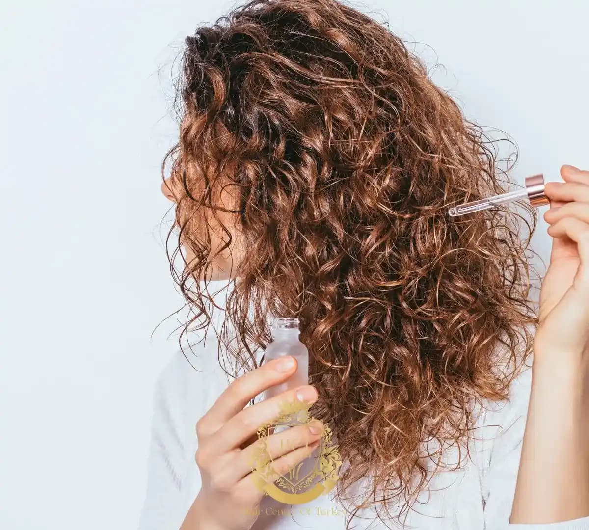 Saçları Kıvırcık Yapmanın Doğal ve Profesyonel Yöntemleri ve Bakım Rehberi