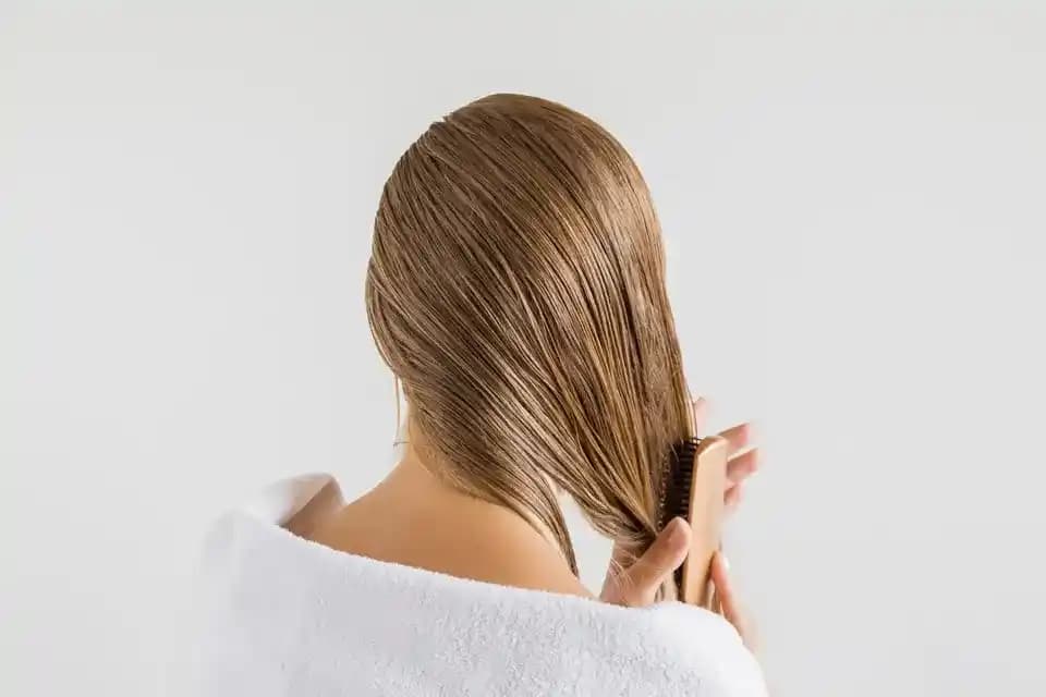 Salisilik Asit Saç Bakımında: Saç Derisi Sağlığı ve Saç Güçlendirme Yöntemleri