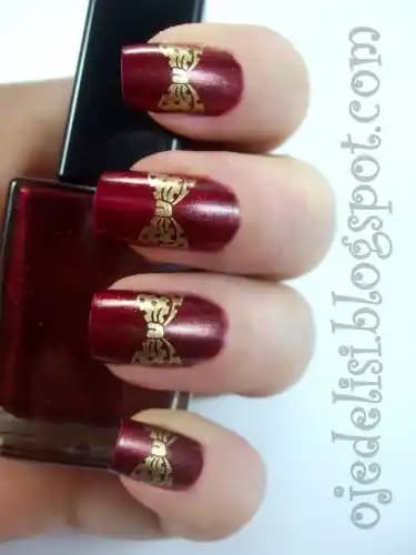 Şarap Rengi Oje: Zarafet ve Modernliğin Tırnaklardaki Etkileyici Yansıması