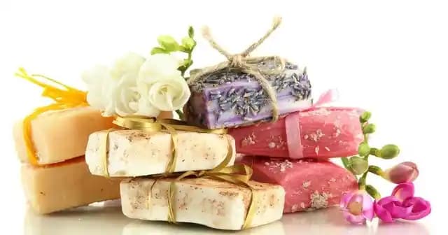 Sivilceye İyi Gelen Sabunlar: Akne Tedavisinde Doğru Sabun Seçimi ve Kullanımı