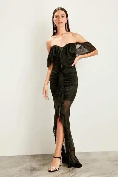 Siyah Abiye Makyajı: Şıklığı Tamamlayan Doğru Teknikler ve Ürün Seçimi