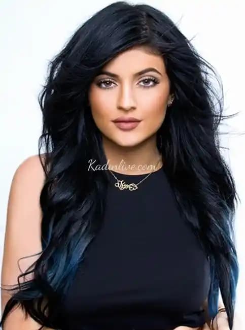 Siyah Saç Rengi Kimlere Yakışır? Ten, Göz ve Saç Tipine Göre Stil Rehberi