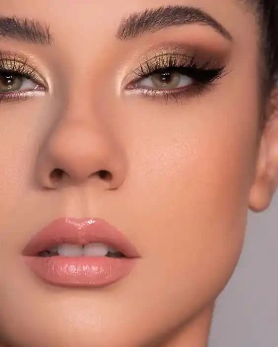 Toprak Tonu Makyaj: Doğal ve Şık Görünüm İçin Zamansız Renkler