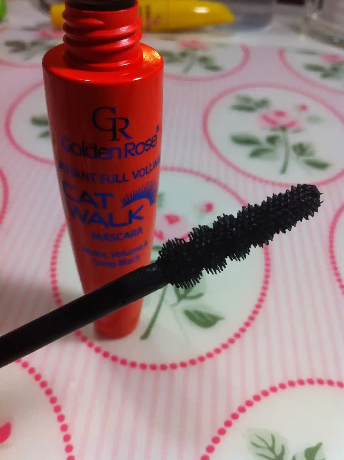 Turuncu Rimel ile Canlı ve Enerjik Göz Makyajı Teknikleri ve Ürün Önerileri