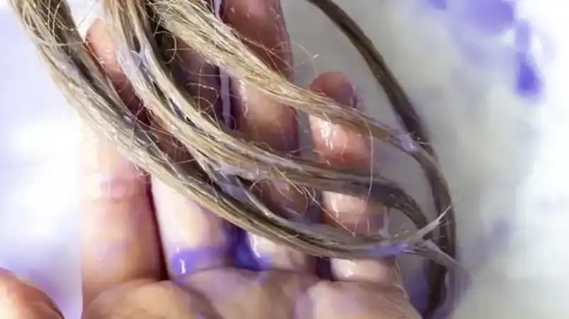 Turunculaşan Saçların Nedenleri ve Etkili Düzeltme Yöntemleri ile Sağlıklı Saç Bakımı