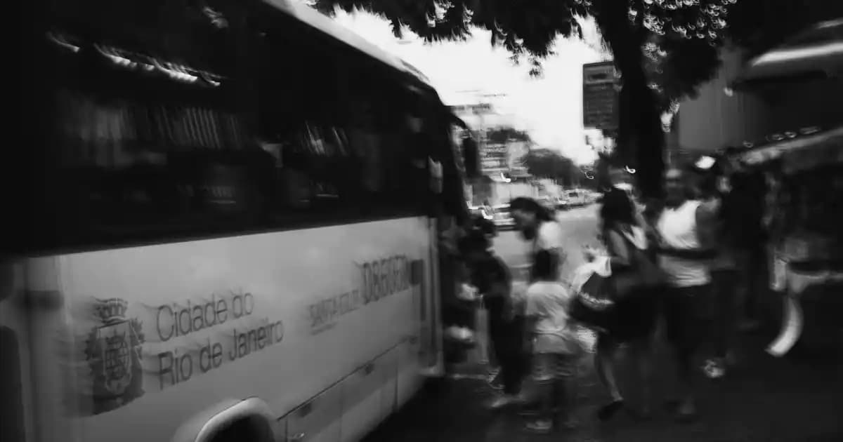 Victoria's Secret Rush Parfüm İncelemesi: Meyvemsi ve Çiçeksi Dinamik Koku Profili