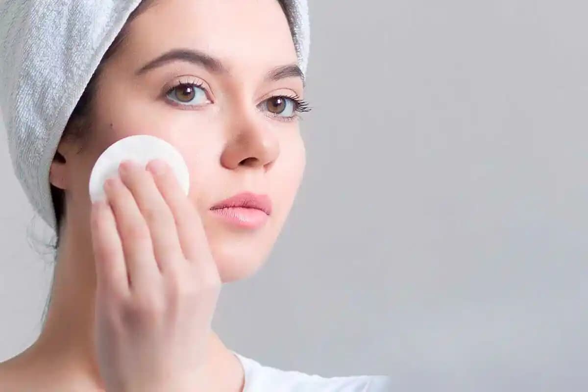 Yağlı Cilt İçin Etkili Bakım Önerileri ve Sağlıklı Parlaklık Sağlama Yöntemleri