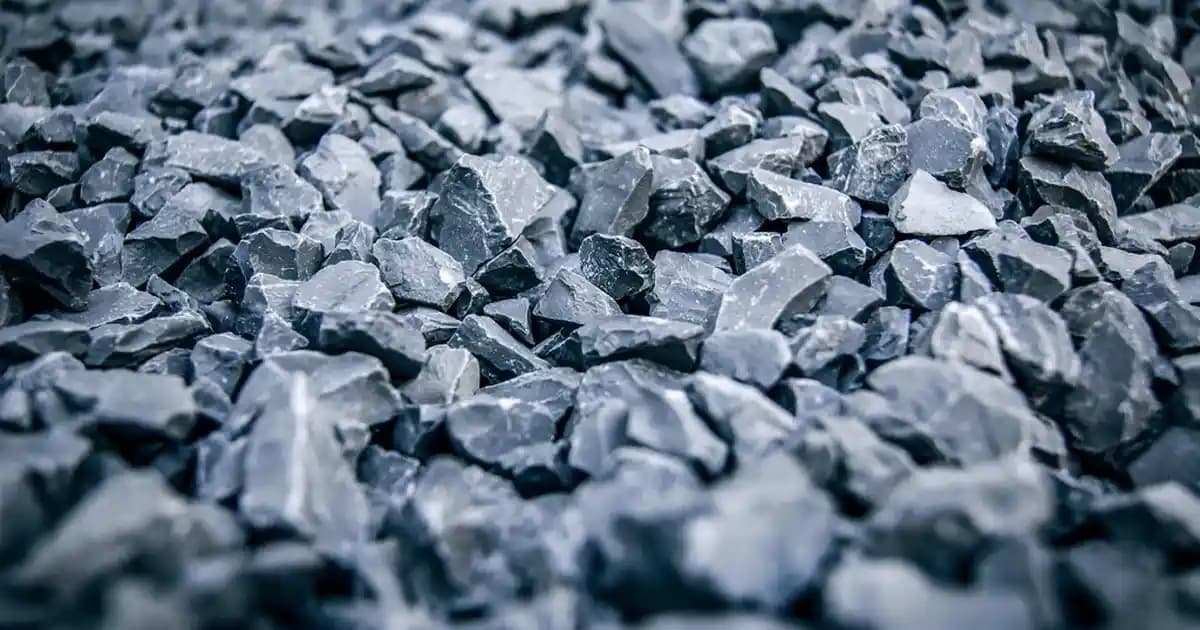 Yağlı ve Hassas Cilt Bakımı: Doğru Ürün Seçimi ve Etkili Bakım Yöntemleri