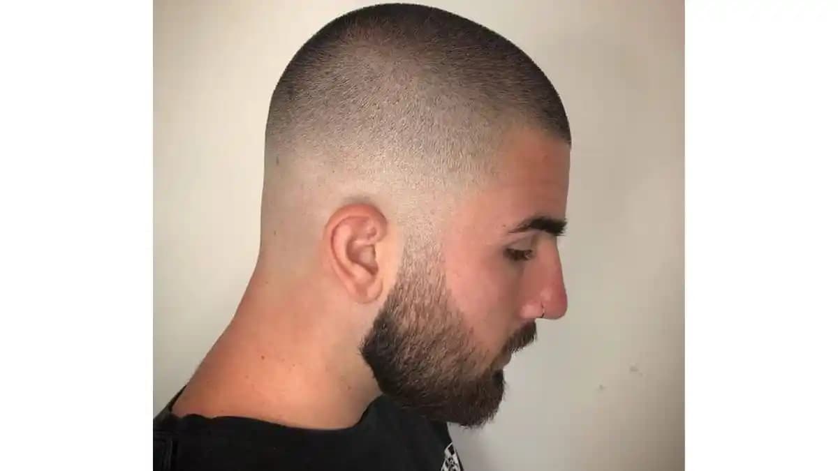 Yanlar 2 Numara Saç Kesimi: Modern ve Bakımı Kolay Erkek Saç Stili Rehberi