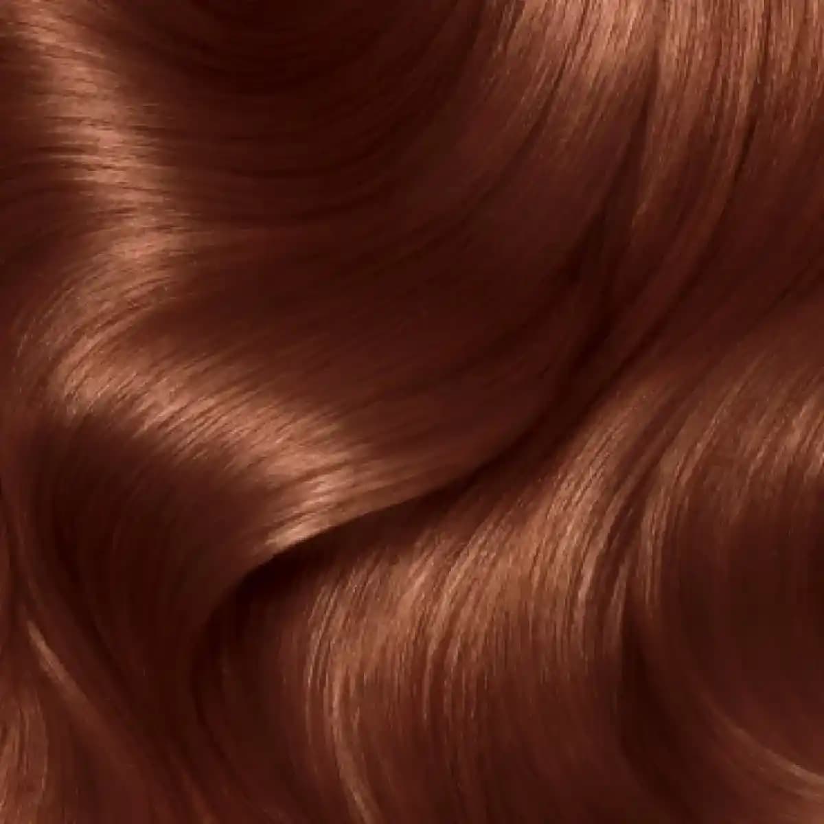 Yoğun Bakır Kahve Saç Rengi: Doğal ve Canlı Tonlarla Modern Güzellik Trendi