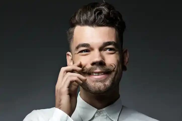 Yüz Şekline Göre En Uygun Bıyık Modelleri ve Bakım İpuçları Rehberi