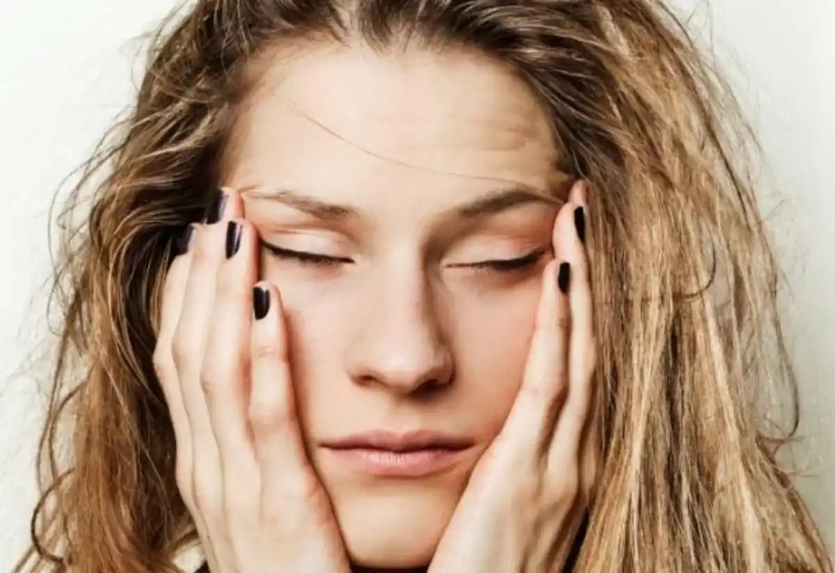 Yüz Şişkinliğine Ne İyi Gelir? Etkili Doğal ve Kozmetik Çözümlerle Bakım Önerileri