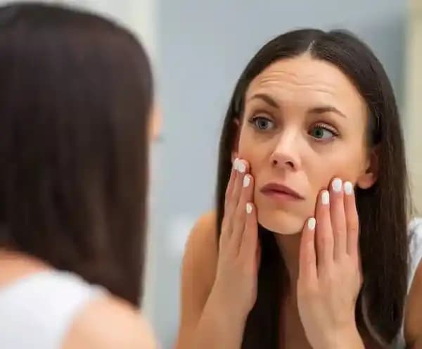 Yüz Şişliğine Ne İyi Gelir? Etkili Doğal ve Kozmetik Çözümlerle Bakım Önerileri