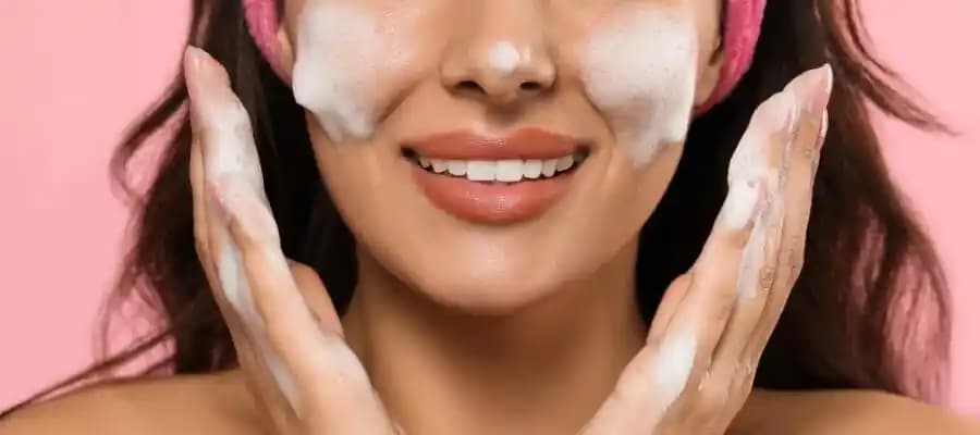 Yüze Ağda Yaptıktan Sonra Ne Sürülmeli? Etkili ve Güvenli Cilt Bakım Rehberi