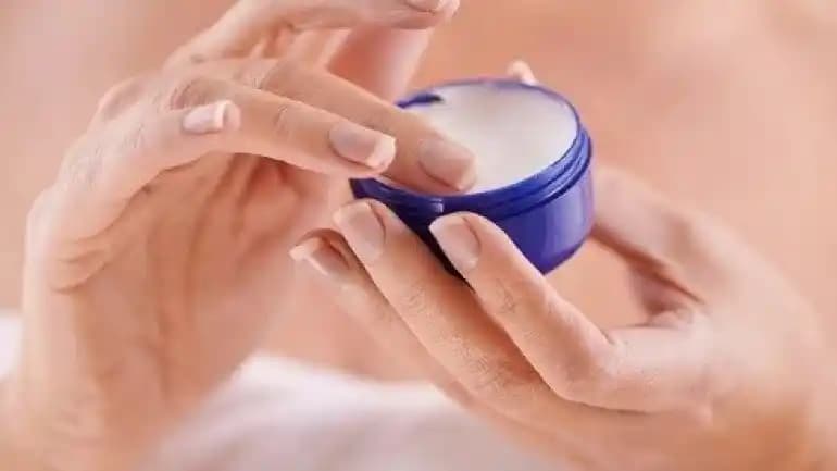 Zeytinyağı ve Vazelin Karışımının Cilt Bakımında Sağladığı Faydalar ve Kullanımı