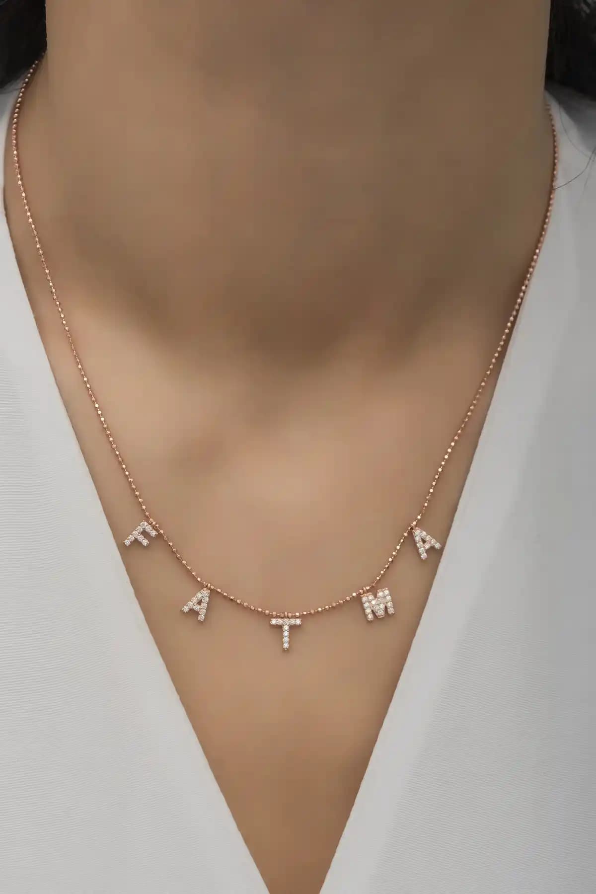 Klas Gümüş Kişiye Özel İsimli Kolye: 925 Ayar Gümüş ve Kişiselleştirilebilir Tasarım