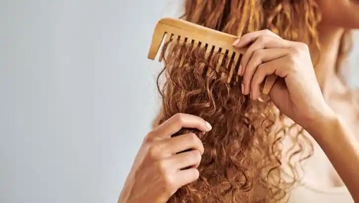 Dalgalı Saçlarda Aşırı Yumuşama ve Kondisyonlamanın Saç Dokusu Üzerindeki Etkileri