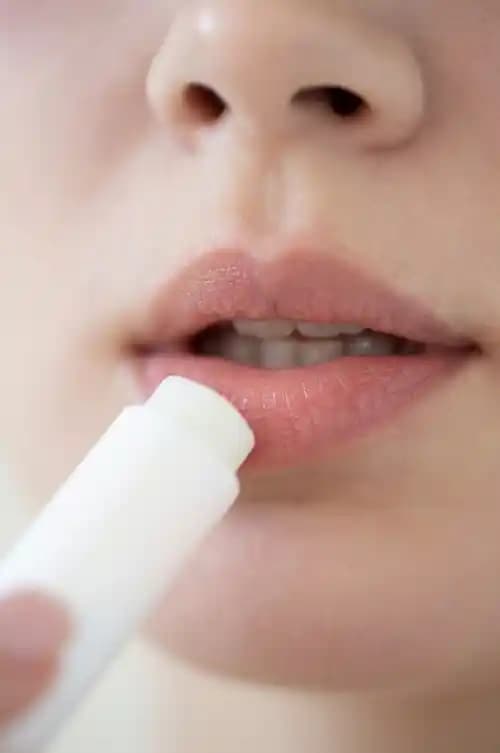 Dudak Bakımında Nemlendirme ve Koruma Sağlayan Popüler Dudak Balmı Önerileri