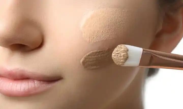 Fondöten Renk Eşleşmesinde Öne Çıkan Makyaj Markaları ve Serileri