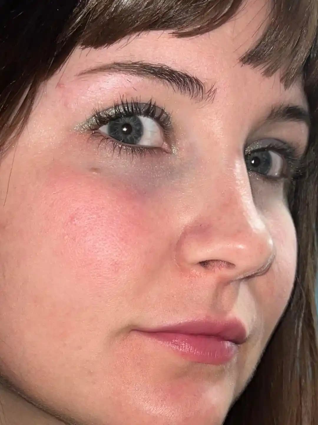 Fondöten veya Kapatıcı Kullanmadan Doğal Makyaj Görünümünü Yükseltme Yöntemleri