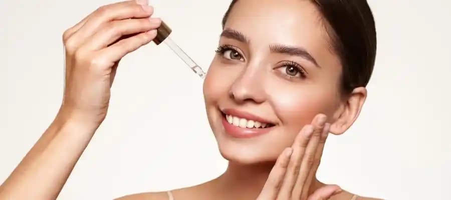 Genç Ciltte Yağlanma, Sivilce ve Renk Eşitsizliği İçin Etkili Bakım Önerileri