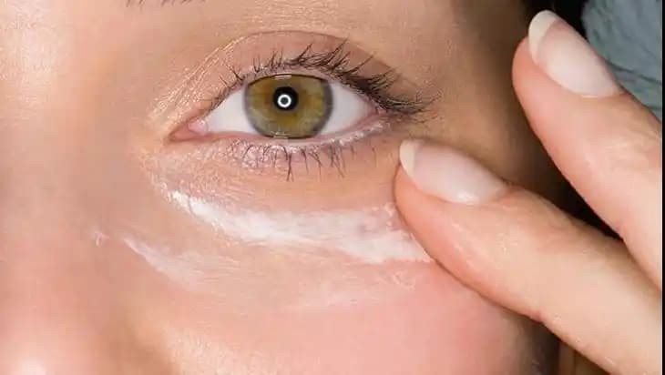 Göz Altı Koyu Halkalarında Renk Düzeltici Ürünlerin Etkinliği ve Kullanım Yöntemleri