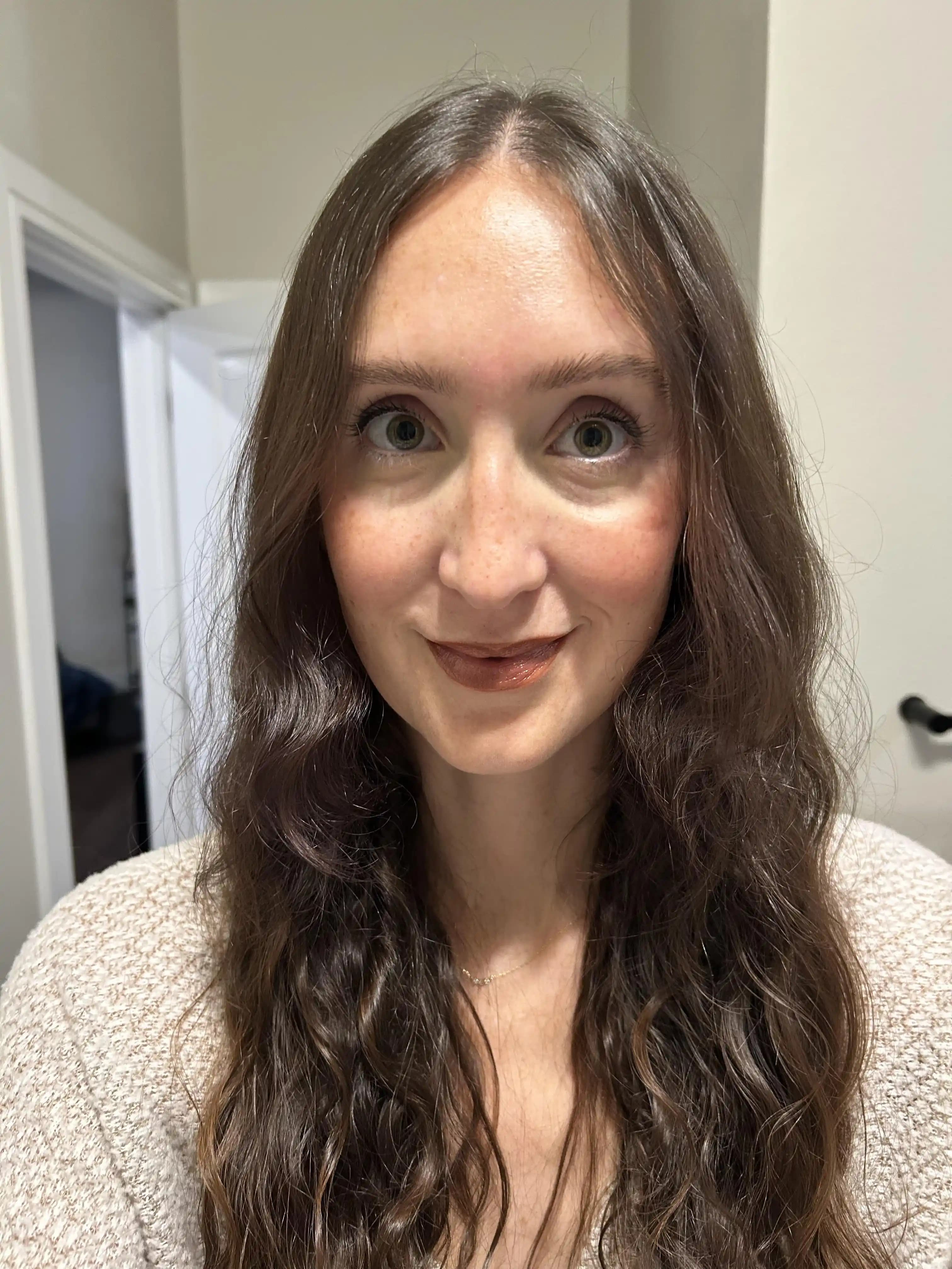 Günlük Makyajınızı Geliştirmenin Yolları: Ürün Seçimi ve Uygulama Teknikleriyle Doğal Görünüm