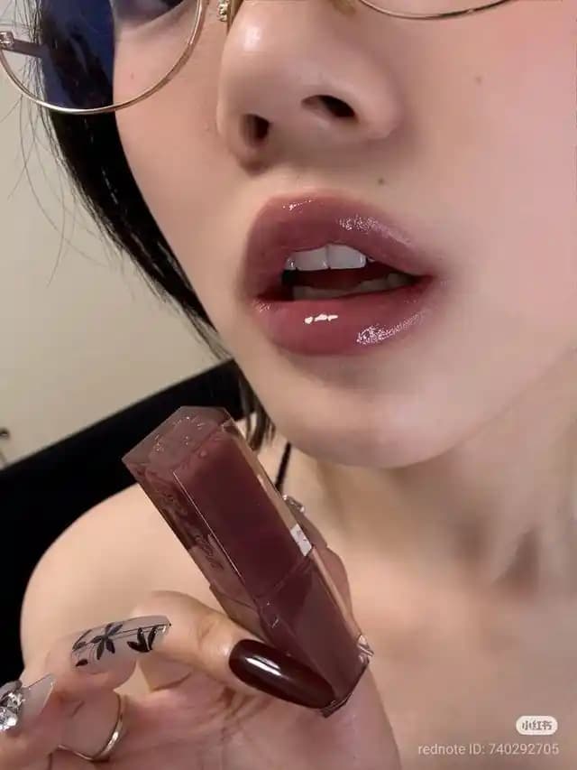 Hindistan Pazarında Popüler Dudak Rengi Tonları ve Alternatif Ürün İncelemeleri