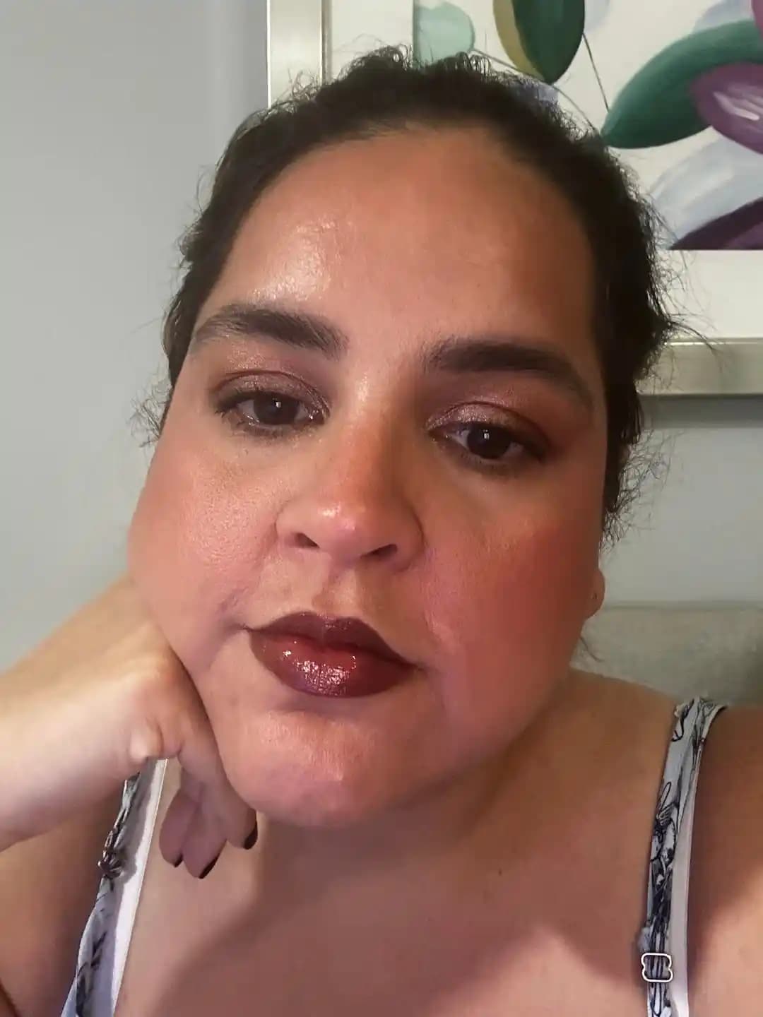 Koyu Rujların Yüz ve Makyaj Üzerindeki Etkisi: Ton, Şekil ve Uyumu İnceleme