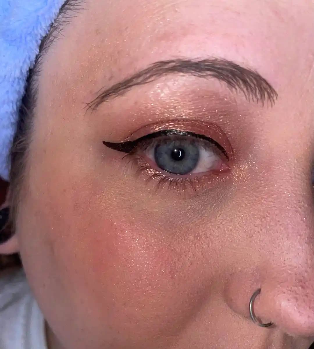 Kuru Ciltlerde Pürüzsüz ve Nemli Makyaj İçin Etkili Bakım ve Uygulama Yöntemleri